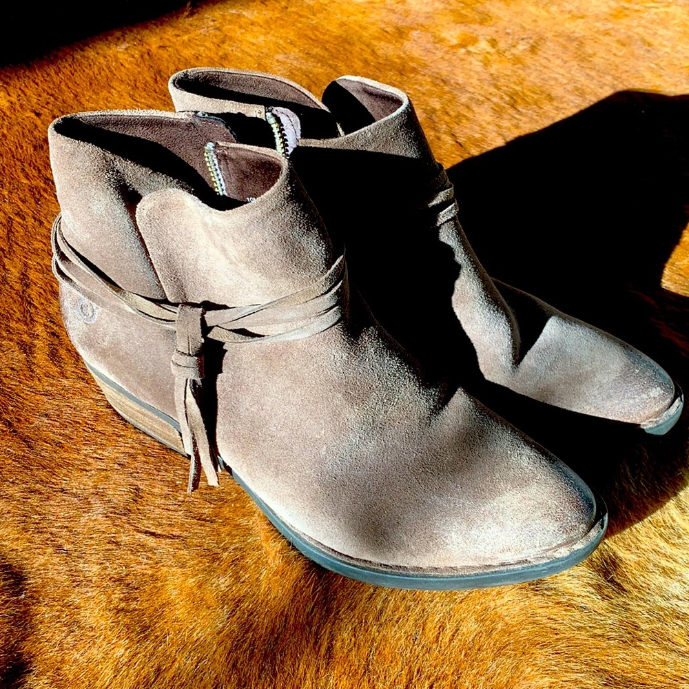 Born taupe suede barely worn booties with tassel.